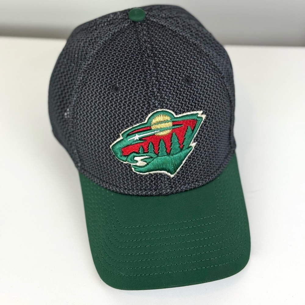 Minnesota Wild Fanatics Flex embroidered Logo NHL Mesh Green Black Baseball Cap